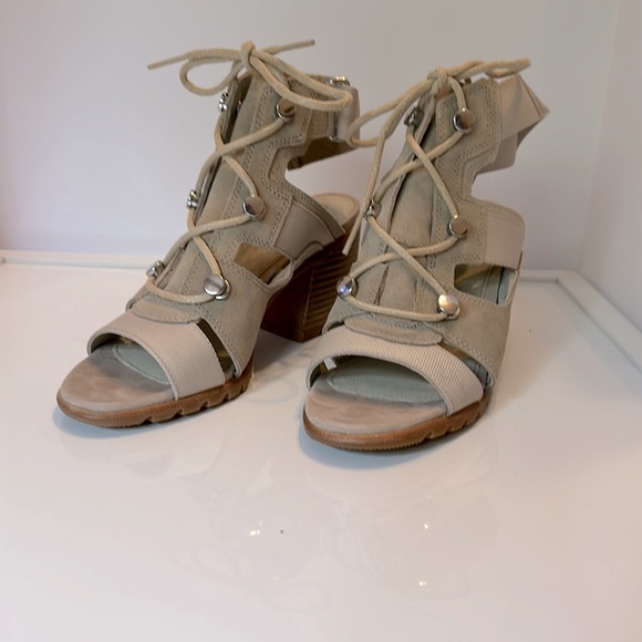 SOREL lace up sandal excellent condition. Worn once.  Size 8 - Picture 2 of 7